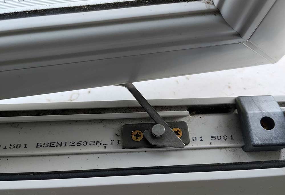 Concealed window restrictor